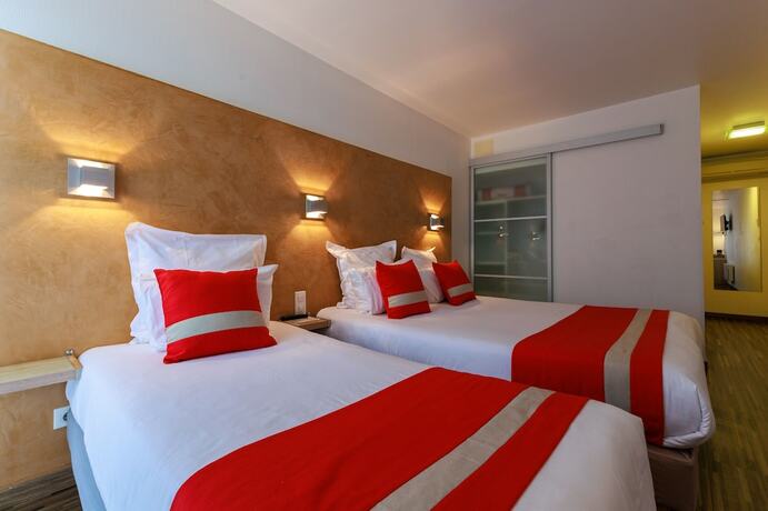 Imagen de la habitación del Hotel Logis Hôtel Le Rochelois. Foto 15