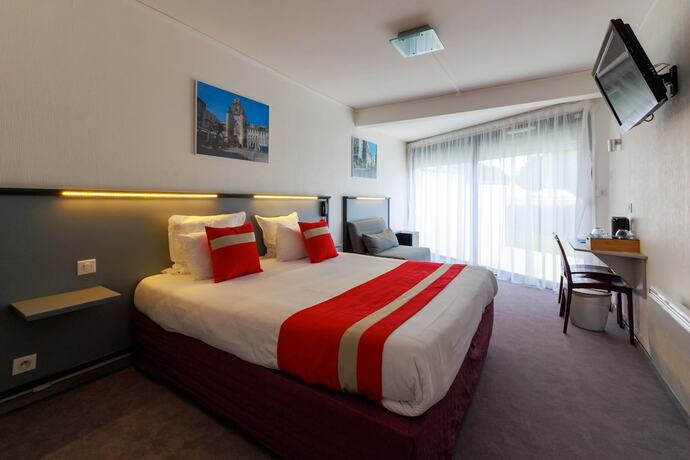 Imagen de la habitación del Hotel Logis Hôtel Le Rochelois. Foto 16