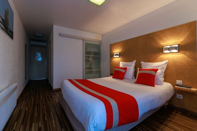 Imagen de la habitación del Hotel Logis Hôtel Le Rochelois. Foto 18