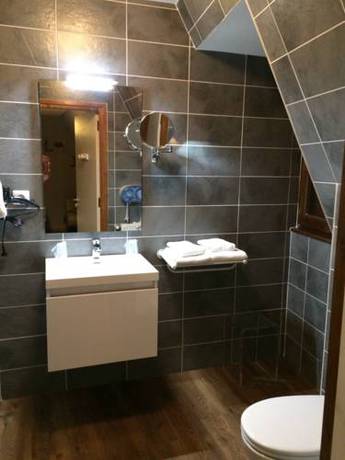 Imagen de la habitación del Hotel Logis H&ocirc;tel Les Coudercous. Foto 4