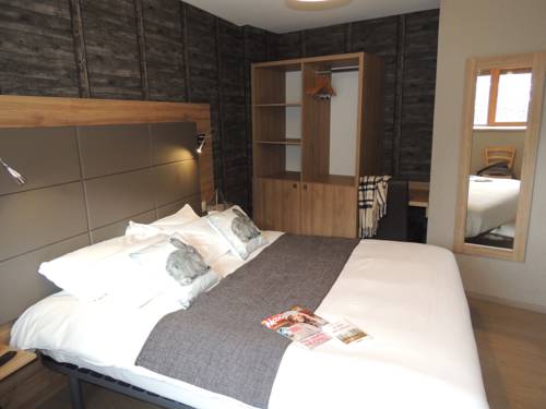 Imagen de la habitación del Hotel Logis H&ocirc;tel Les Coudercous. Foto 10