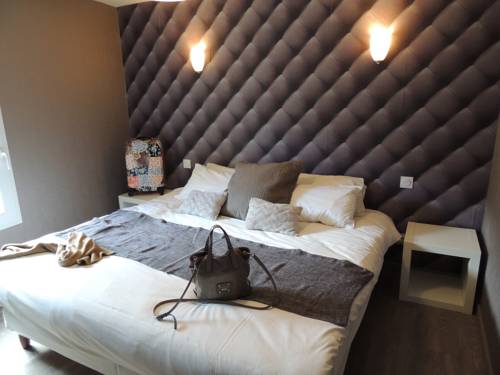 Imagen de la habitación del Hotel Logis H&ocirc;tel Les Coudercous. Foto 12