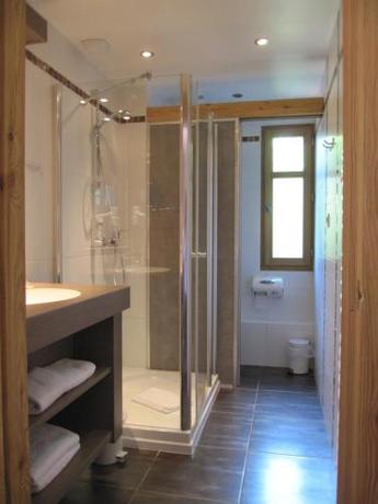 Imagen de la habitación del Hotel Logis H&ocirc;tel Les Peupliers. Foto 5