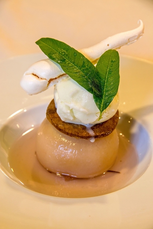 Imagen del bar/restaurante del Hotel Logis H&ocirc;tel Les Platanes. Foto 2