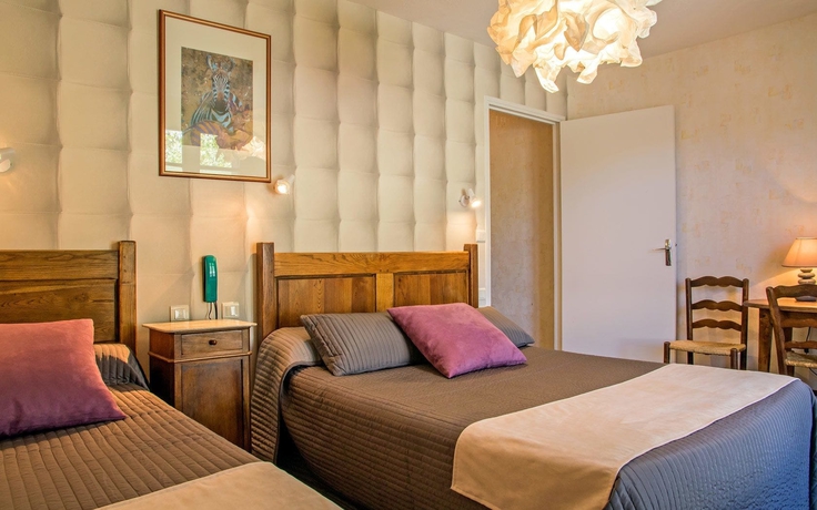 Imagen de la habitación del Hotel Logis H&ocirc;tel Les Platanes. Foto 8