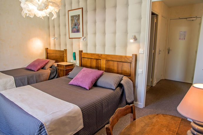 Imagen de la habitación del Hotel Logis H&ocirc;tel Les Platanes. Foto 9