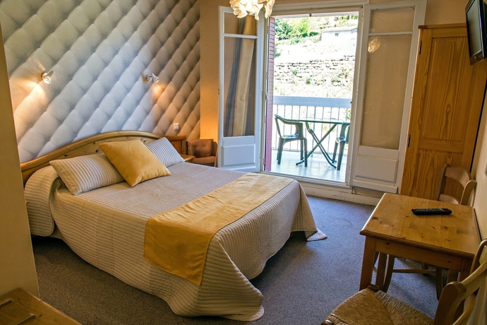 Imagen de la habitación del Hotel Logis H&ocirc;tel Les Platanes. Foto 10