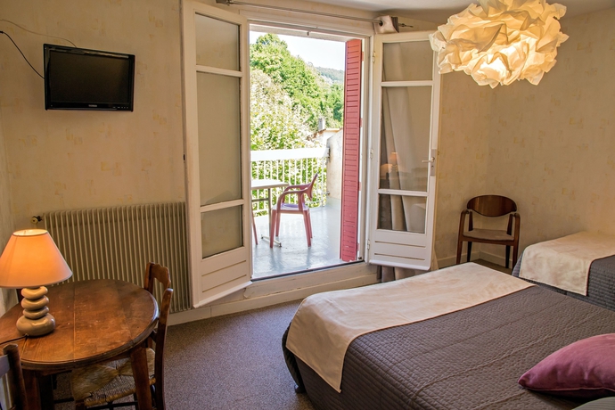 Imagen de la habitación del Hotel Logis H&ocirc;tel Les Platanes. Foto 11