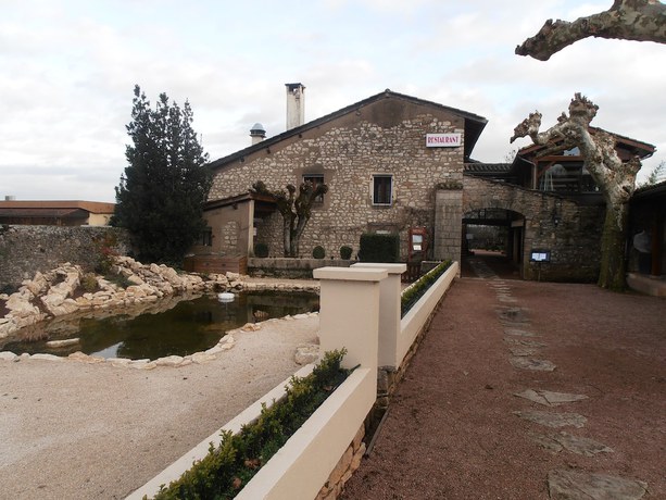 Imagen general del Hotel Logis Hôtel Restaurant La Vieille Ferme. Foto 4