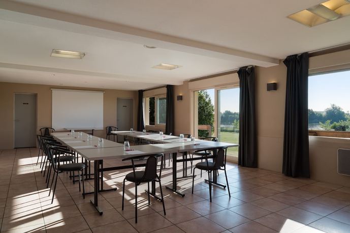 Imagen de los interiores del Hotel Logis Hôtel Restaurant La Vieille Ferme. Foto 19