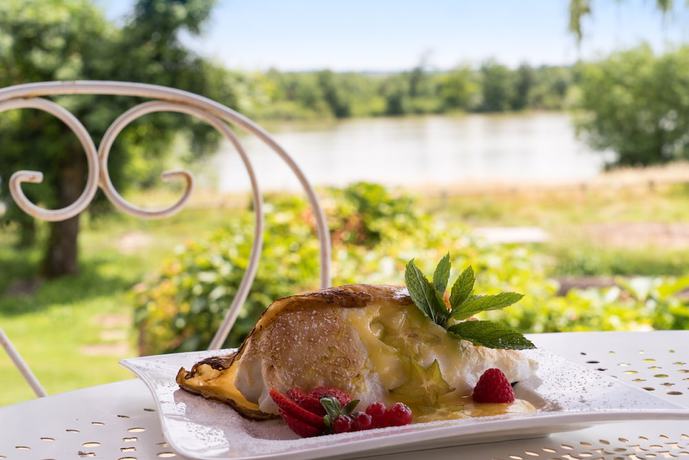 Imagen del bar/restaurante del Hotel Logis Hôtel Restaurant La Vieille Ferme. Foto 10