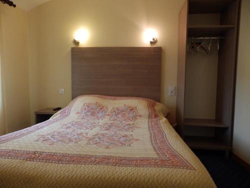 Imagen de la habitación del Hotel Logis H&ocirc;tel Restaurant Les C&eacute;vennes. Foto 8