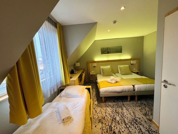 Imagen de la habitación del Hotel Logis H&ocirc;tel Restaurant and Spa Au Soleil. Foto 6
