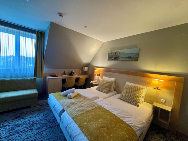 Imagen de la habitación del Hotel Logis H&ocirc;tel Restaurant and Spa Au Soleil. Foto 8