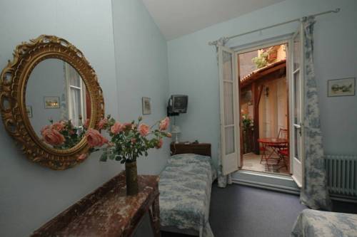 Imagen de la habitación del Hotel Logis Hôtel Saint Clair. Foto 7