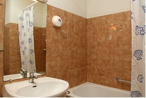 Imagen de la habitación del Hotel Logis Hôtel Saint Clair. Foto 9