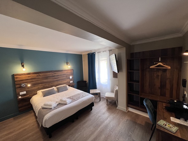 Imagen de la habitación del Hotel Logis H&ocirc;tel Spa de la Poste. Foto 9