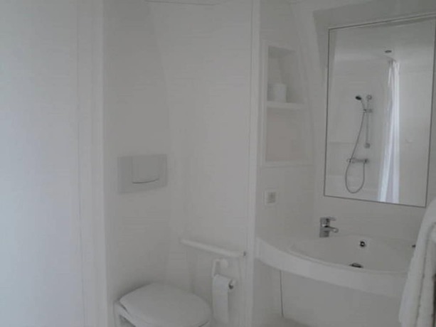 Imagen de la habitación del Hotel Logis H&ocirc;tel Talencia. Foto 15