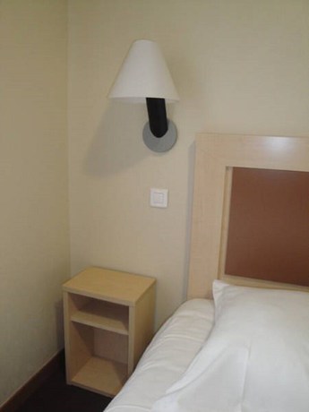 Imagen de la habitación del Hotel Logis H&ocirc;tel Talencia. Foto 18