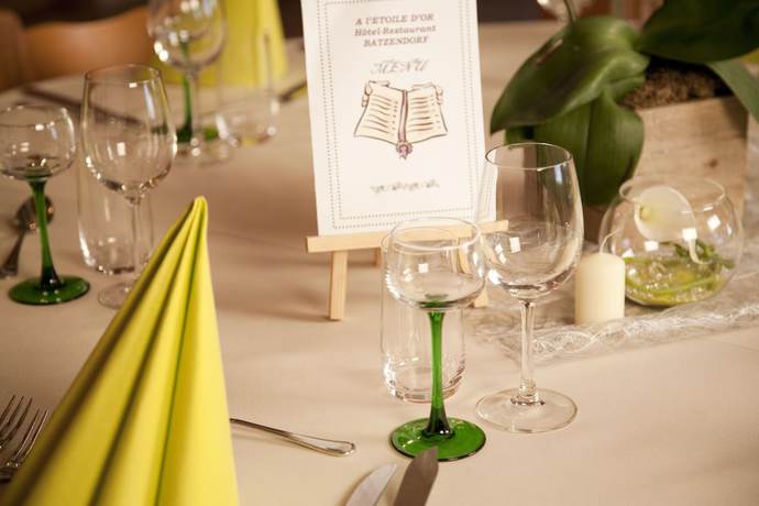 Imagen del bar/restaurante del Hotel Logis Hôtel à l\'Etoile d\'Or. Foto 3