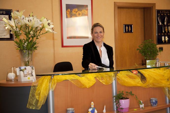 Imagen de los interiores del Hotel Logis Hôtel à l\'Etoile d\'Or. Foto 12