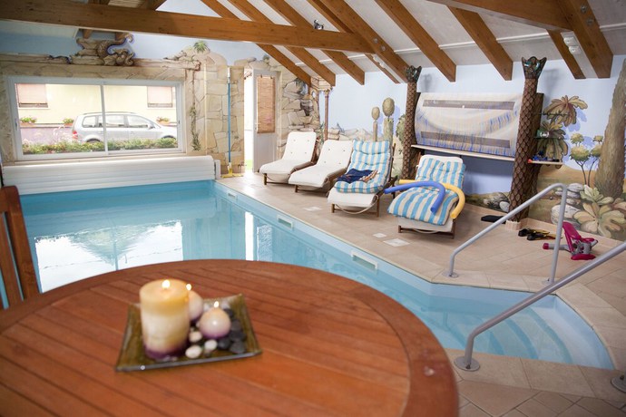 Imagen de la piscina del Hotel Logis Hôtel à l\'Etoile d\'Or. Foto 20