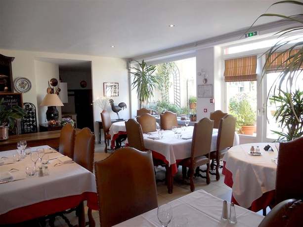 Imagen del bar/restaurante del Hotel Logis H&ocirc;tel de Bretagne. Foto 5