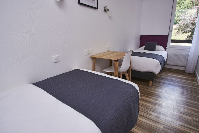Imagen de la habitación del Hotel Logis H&ocirc;tel de la Bruyere. Foto 20