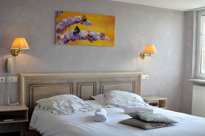 Imagen de la habitación del Hotel Logis H&ocirc;tel du Herrenstein. Foto 3
