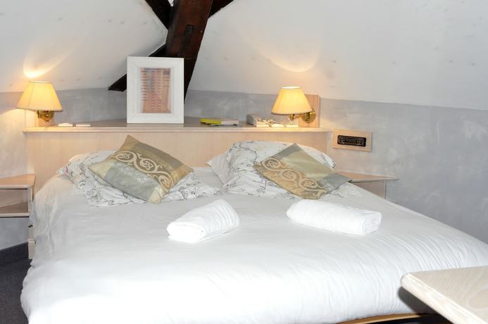 Imagen de la habitación del Hotel Logis H&ocirc;tel du Herrenstein. Foto 4