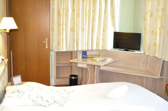Imagen de la habitación del Hotel Logis H&ocirc;tel du Herrenstein. Foto 5