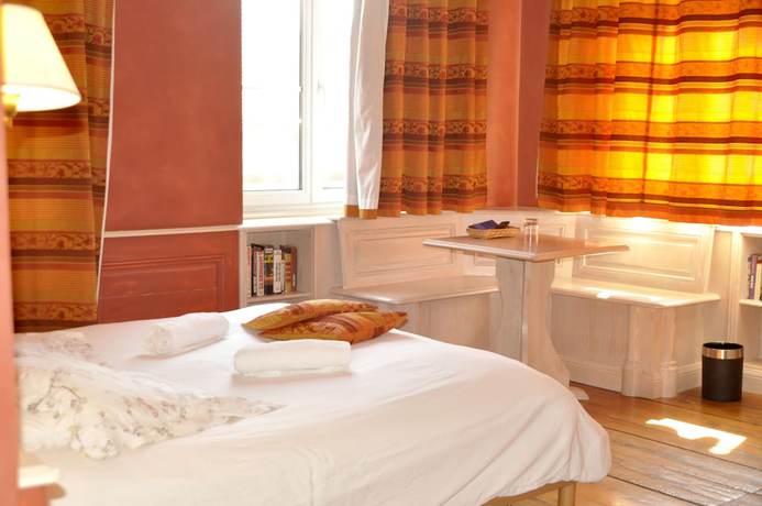 Imagen de la habitación del Hotel Logis H&ocirc;tel du Herrenstein. Foto 6