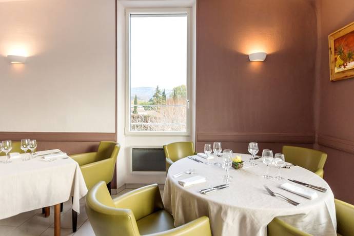 Imagen del bar/restaurante del Hotel Logis H&ocirc;tel du Jabron. Foto 3