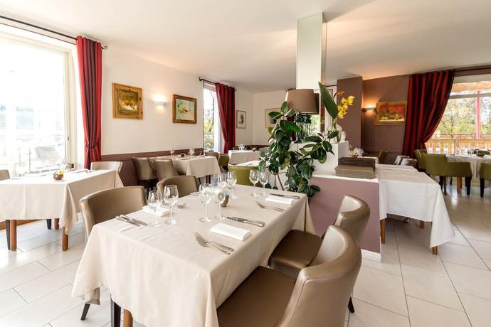 Imagen del bar/restaurante del Hotel Logis H&ocirc;tel du Jabron. Foto 4