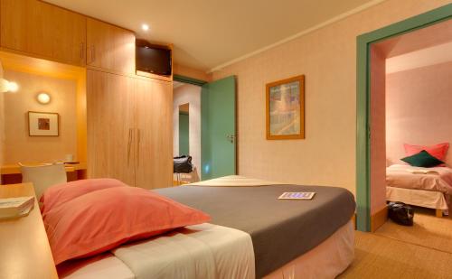 Imagen de la habitación del Hotel Logis H&ocirc;tel et Restaurant La Pension du Moulin. Foto 7