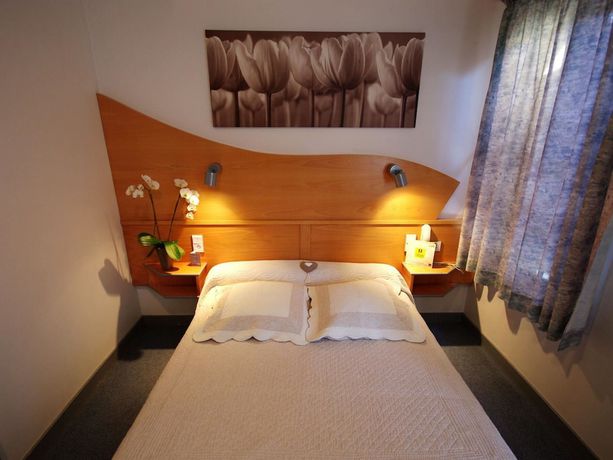 Imagen de la habitación del Hotel Logis H&ocirc;tel l\'Aubrac. Foto 11