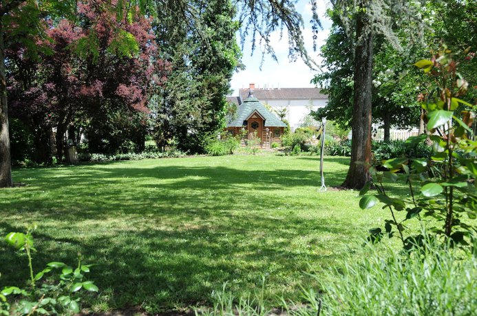 Imagen de los exteriores del Hotel Logis Hôtel l\'Essille. Foto 18