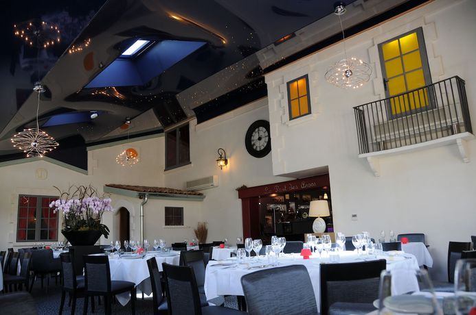 Imagen del bar/restaurante del Hotel Logis Hôtel l\'Essille. Foto 5