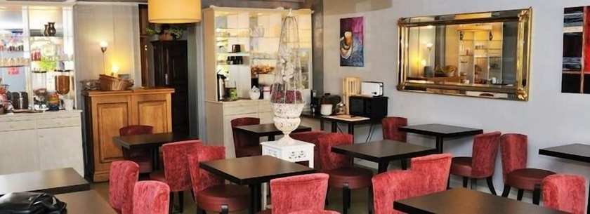 Imagen del bar/restaurante del Hotel Logis Hôtel l\'Essille. Foto 6