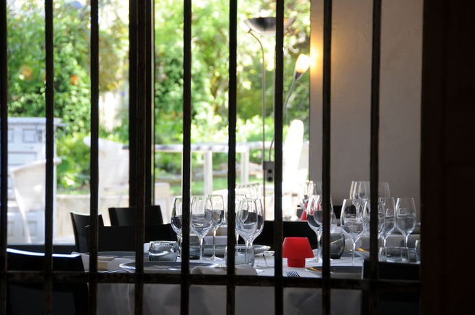 Imagen del bar/restaurante del Hotel Logis Hôtel l\'Essille. Foto 7