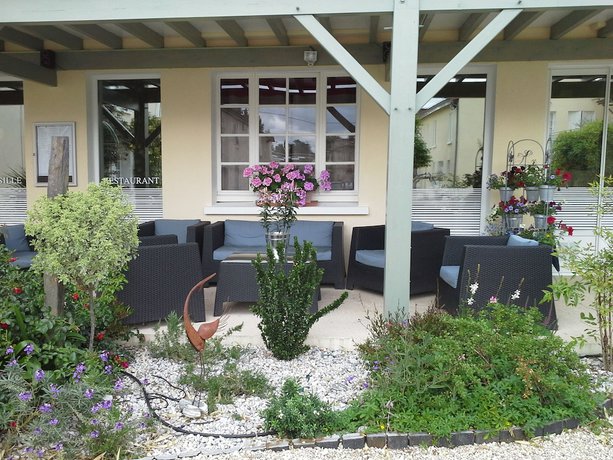 Imagen de los exteriores del Hotel Logis Hôtel l\'Essille. Foto 19