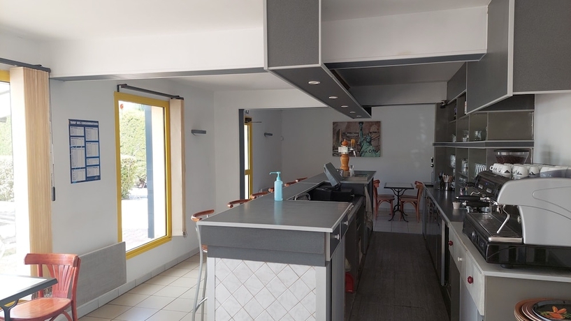 Imagen de los interiores del Hotel Logis Hôtel le Clos Saint-Loup. Foto 13