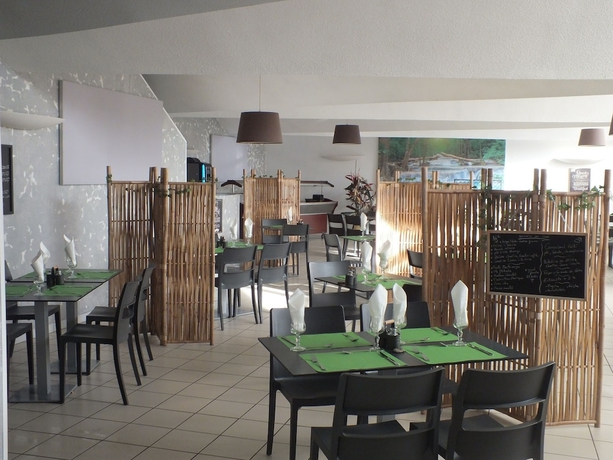 Imagen del bar/restaurante del Hotel Logis Hôtel le Clos Saint-Loup. Foto 4