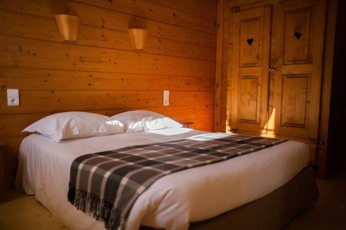 Imagen de la habitación del Hotel Logis H&ocirc;tel les Arobiers. Foto 12