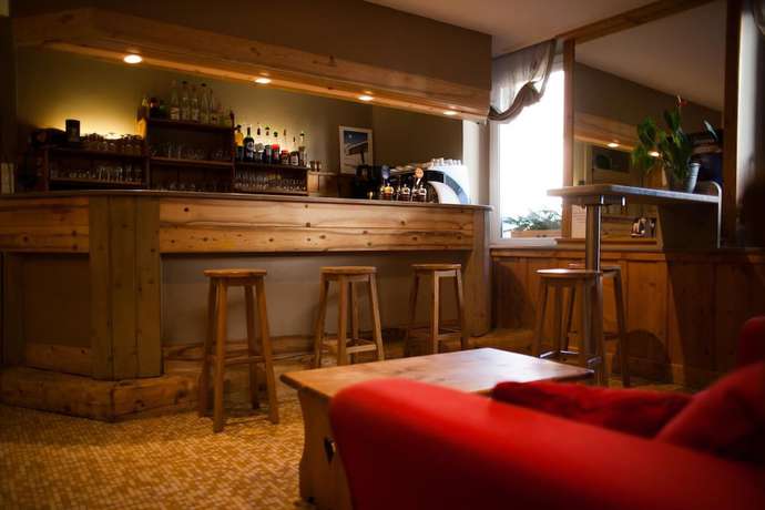 Imagen del bar/restaurante del Hotel Logis H&ocirc;tel les Arobiers. Foto 5