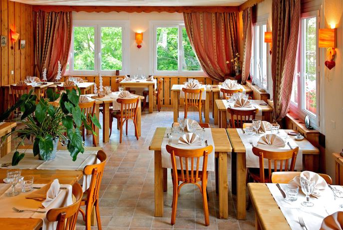 Imagen del bar/restaurante del Hotel Logis H&ocirc;tel les Arobiers. Foto 9