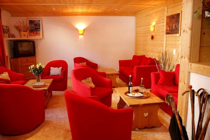 Imagen de los interiores del Hotel Logis H&ocirc;tel les Arobiers. Foto 18