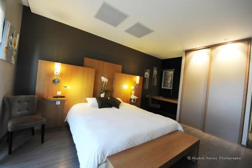 Imagen de la habitación del Hotel Logis H&ocirc;tel.com Restaurant l\'Ardoise. Foto 6