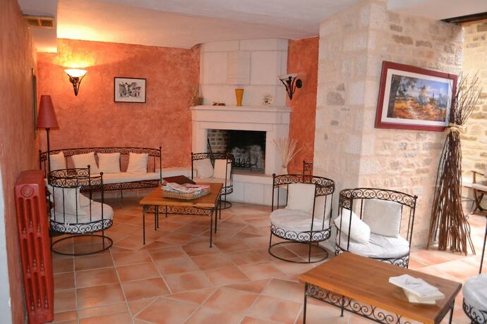 Imagen general del Hotel Logis H&ocirc;tels - H&ocirc;tel Restaurant Domaine Les Falaises. Foto 4