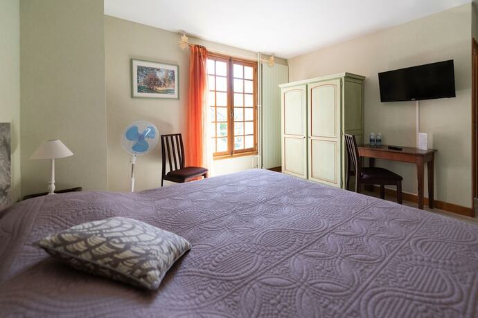 Imagen de la habitación del Hotel Logis H&ocirc;tels - H&ocirc;tel Restaurant Domaine Les Falaises. Foto 14